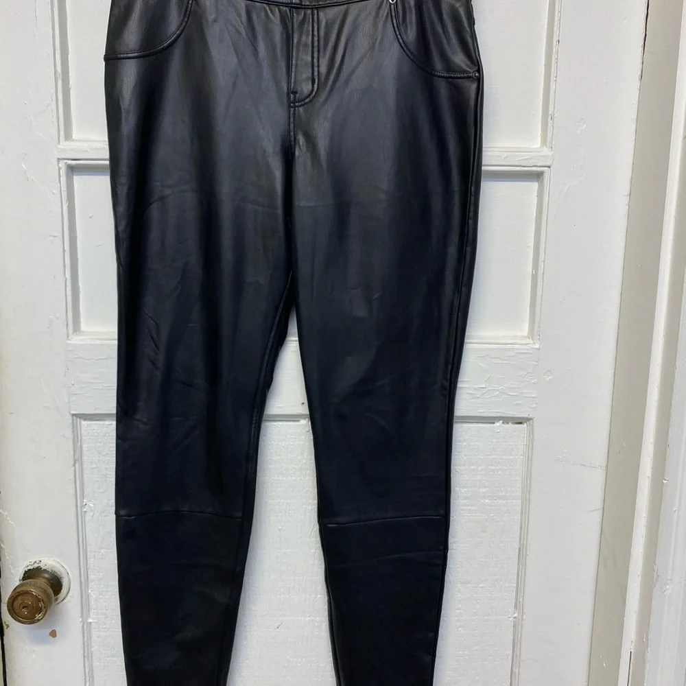 HUE Faux Leather Suede Lining Taper Leg Legging/Pant stretch pull on women’s L - Picture 4 of 13